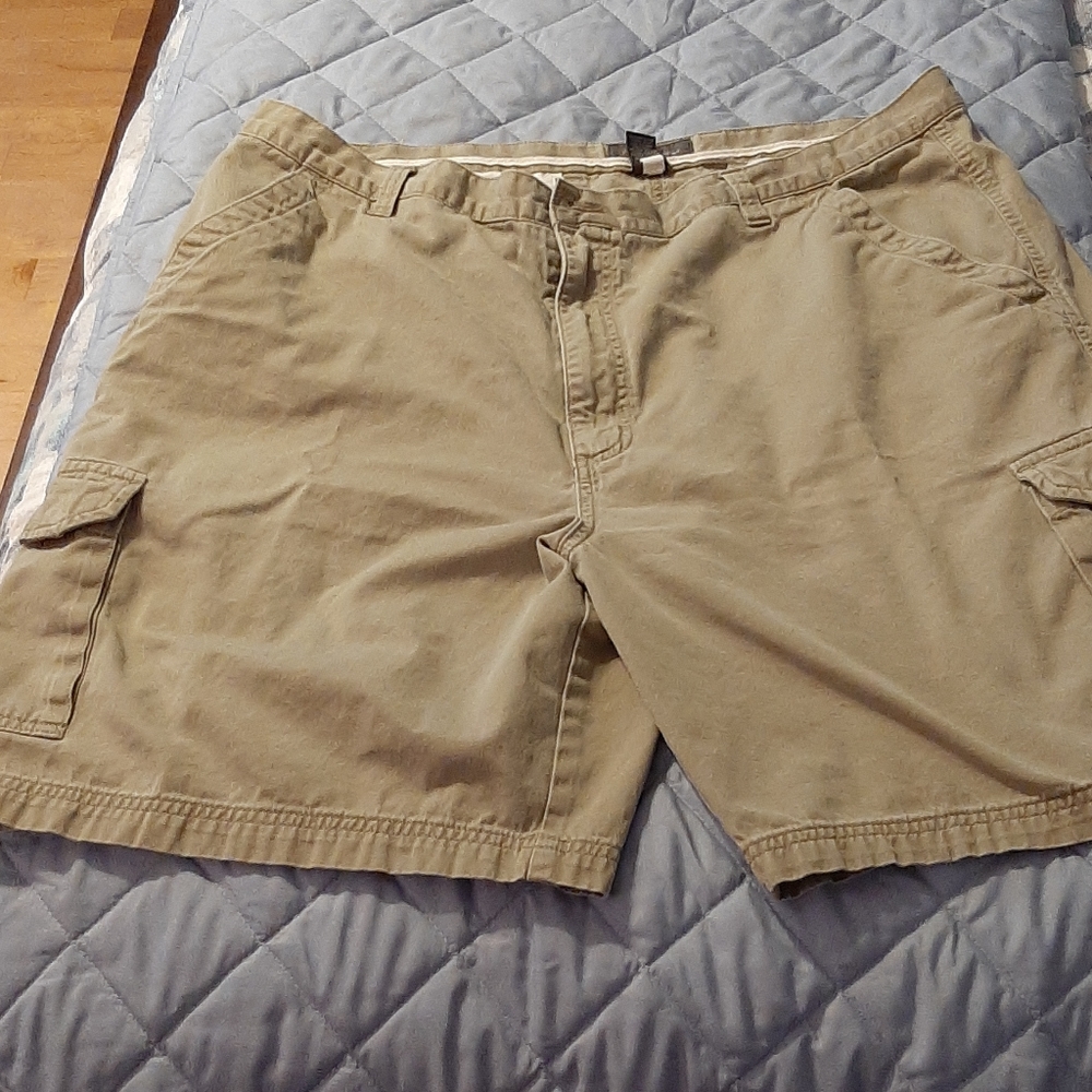 Mens Croft & Barrow Khaki cargo shorts Size 42